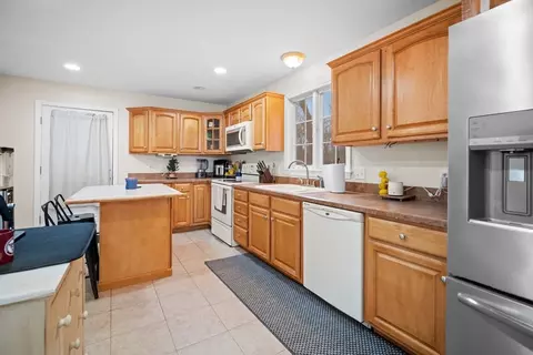 63 Agnes St, Springfield, MA 01118 photo 11