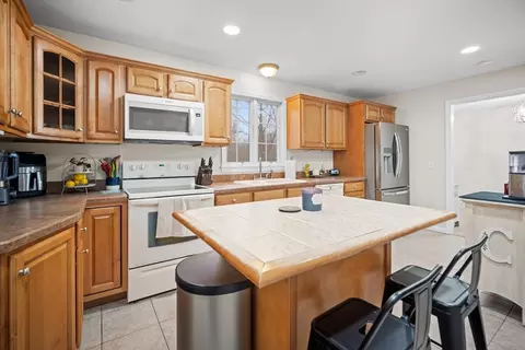 63 Agnes St, Springfield, MA 01118 photo 13