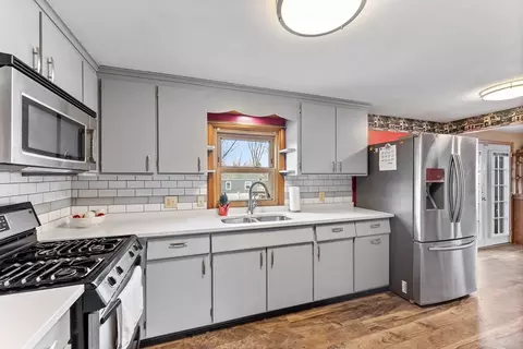 94 Jacob St, Chicopee, MA 01020 photo 9