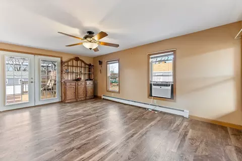 94 Jacob St, Chicopee, MA 01020 photo 5