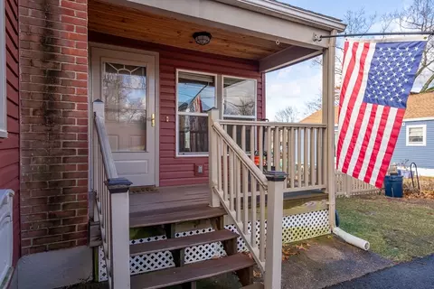 94 Jacob St, Chicopee, MA 01020 photo 2