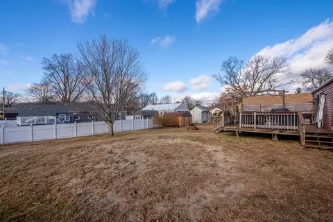 94 Jacob St, Chicopee, MA 01020 photo 4