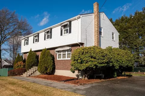 8-10 Stephanie Cir, Woburn, MA 01801