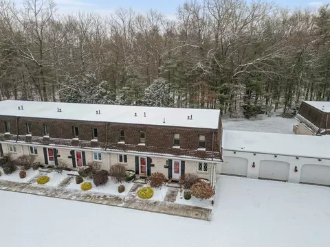 183 Porter Lake Dr #183, Longmeadow, MA 01106