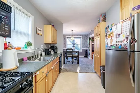 73 Beverly St, Chicopee, MA 01013 photo 10