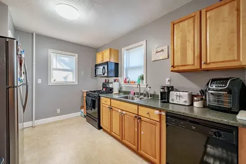 73 Beverly St, Chicopee, MA 01013 photo 7