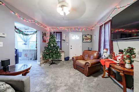 73 Beverly St, Chicopee, MA 01013 photo 5