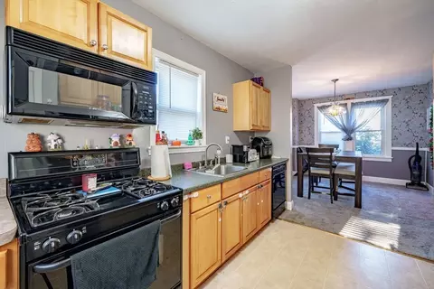 73 Beverly St, Chicopee, MA 01013 photo 9