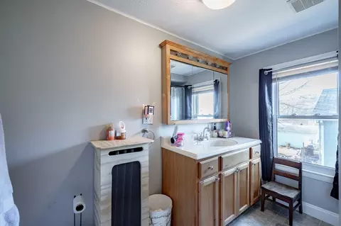 73 Beverly St, Chicopee, MA 01013 photo 12