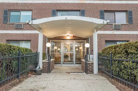 35 Glencoe St #20, Boston, MA 02135