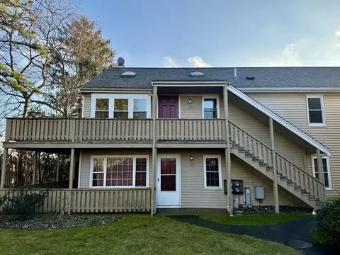 1029 Iyannough Rd #8D, Hyannis, MA 02601
