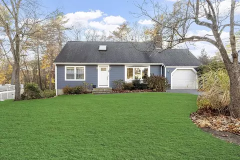 12 Arrowhead Rd, Topsfield, MA 01983