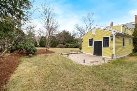 Exterior - 66 Temple St, Reading, MA 01867 photo 5 of 10