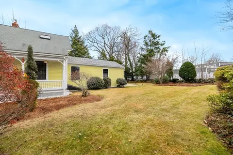 Exterior - 66 Temple St, Reading, MA 01867 photo 9 of 10