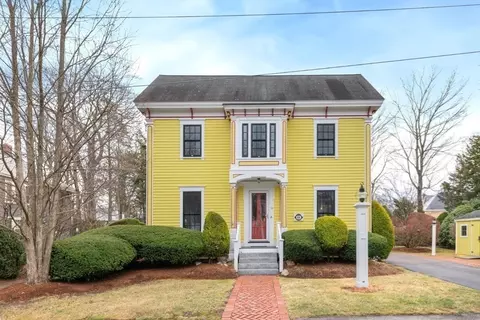 Exterior - 66 Temple St, Reading, MA 01867 photo 3 of 10