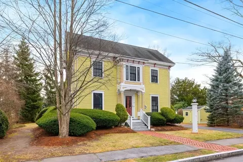 Exterior - 66 Temple St, Reading, MA 01867 photo 2 of 10