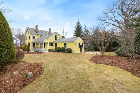Exterior - 66 Temple St, Reading, MA 01867 photo 6 of 10