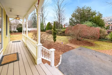 Exterior - 66 Temple St, Reading, MA 01867 photo 8 of 10