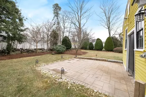 Exterior - 66 Temple St, Reading, MA 01867 photo 7 of 10