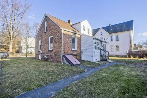 182 Massasoit St, Springfield, MA 01107 photo 4