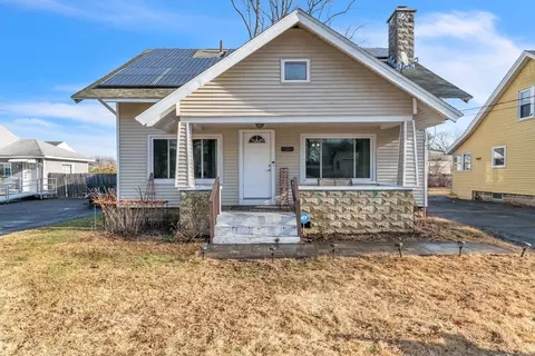 71 Gilbert Ave, Springfield, MA 01119 photo 4