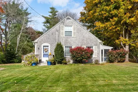 5 Captains Ln, Mattapoisett, MA 02739