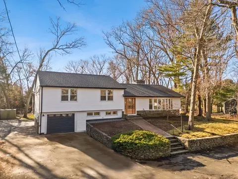 20 Carling Cir, Seekonk, MA 02771
