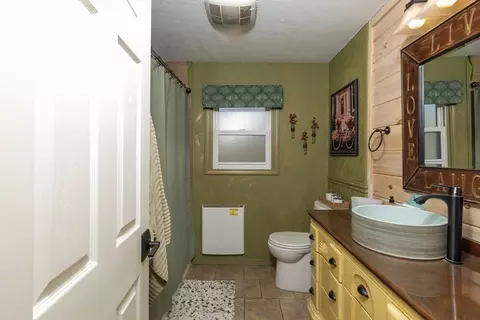 Bath - 35 Florence Rd, Easthampton, MA 01027 photo 1 of 1