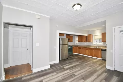 14 Lafayette St, Springfield, MA 01109 photo 4
