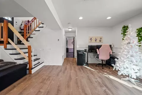 Entry Way - 81 Mayflower Ln, Wareham, MA 02538 photo 2 of 2