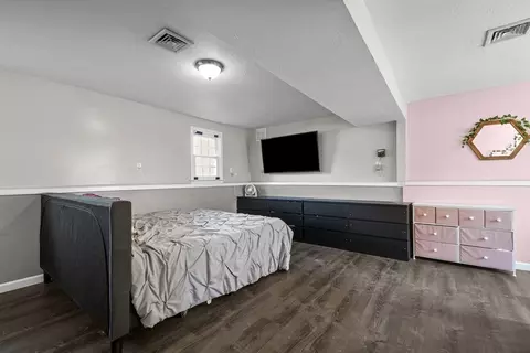 Bedroom - 81 Mayflower Ln, Wareham, MA 02538 photo 6 of 7