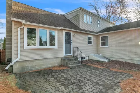 Exterior - 122 Spear Rd, Springfield, MA 01119 photo 3 of 5