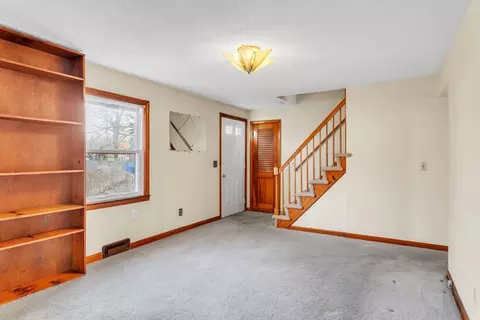 Living - 122 Spear Rd, Springfield, MA 01119 photo 5 of 7
