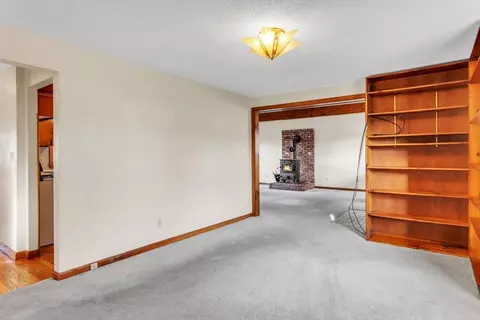 Living - 122 Spear Rd, Springfield, MA 01119 photo 6 of 7