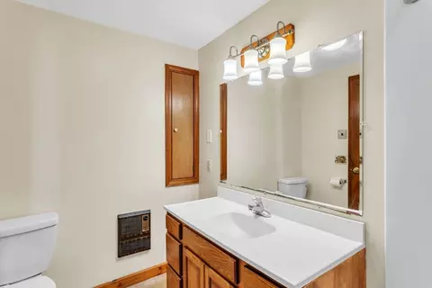 Bath - 122 Spear Rd, Springfield, MA 01119 photo 2 of 4