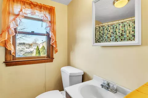 Bath - 122 Spear Rd, Springfield, MA 01119 photo 3 of 4