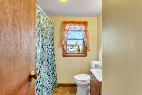 Bath - 122 Spear Rd, Springfield, MA 01119 photo 4 of 4