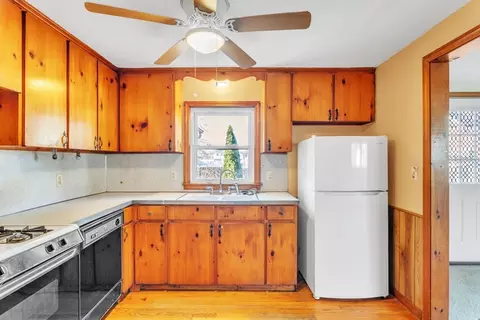Kitchen - 122 Spear Rd, Springfield, MA 01119 photo 1 of 3