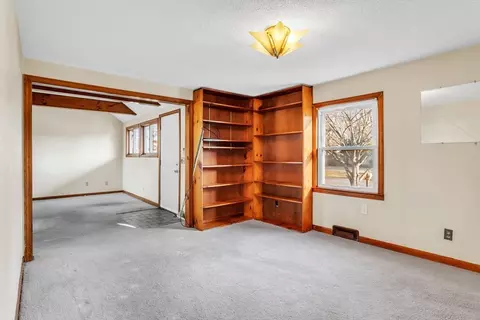 Living - 122 Spear Rd, Springfield, MA 01119 photo 7 of 7