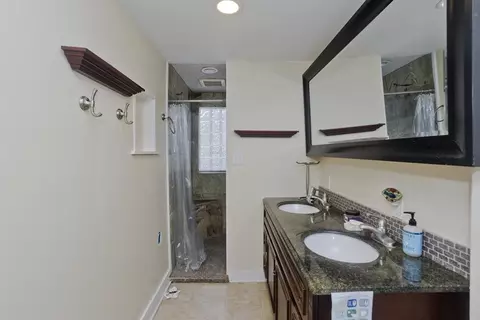 Bath - 29 Pilgrim Rd, Springfield, MA 01118 photo 3 of 5
