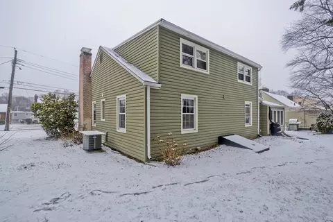 Exterior - 29 Pilgrim Rd, Springfield, MA 01118 photo 7 of 9