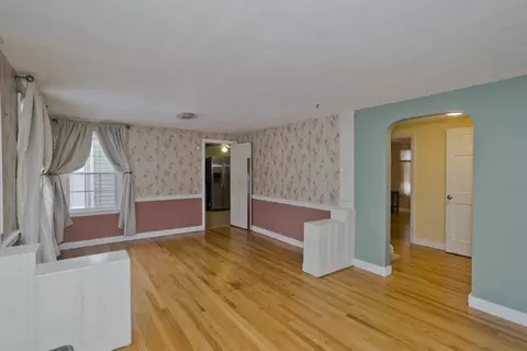 Living - 29 Pilgrim Rd, Springfield, MA 01118 photo 3 of 5
