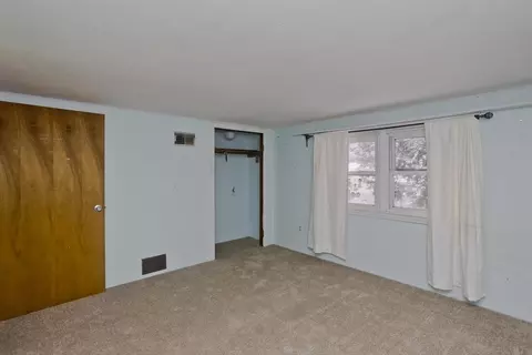Bedroom - 29 Pilgrim Rd, Springfield, MA 01118 photo 6 of 6
