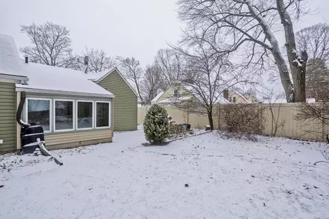 Exterior - 29 Pilgrim Rd, Springfield, MA 01118 photo 5 of 9