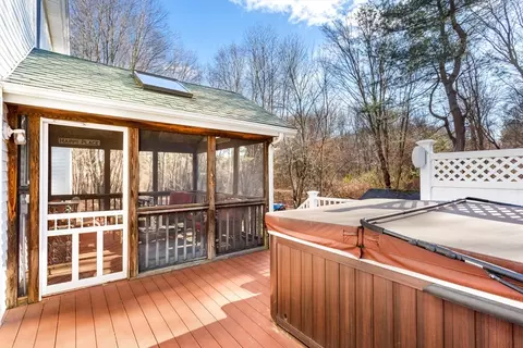 Exterior - 4 Maple Brook Ln, Franklin, MA 02038 photo 4 of 7