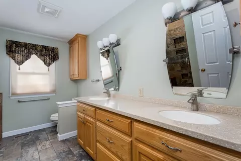 Bath - 4 Maple Brook Ln, Franklin, MA 02038 photo 3 of 4