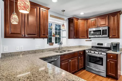 25 Haywood Cir, Mendon, MA 01756 photo 9