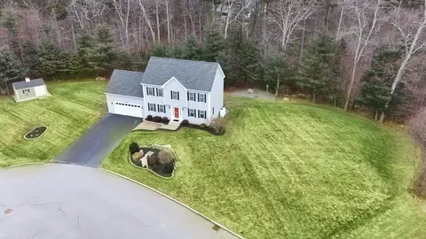 25 Haywood Cir, Mendon, MA 01756 photo 2