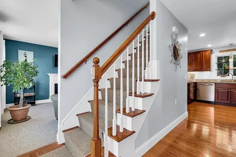 25 Haywood Cir, Mendon, MA 01756 photo 5