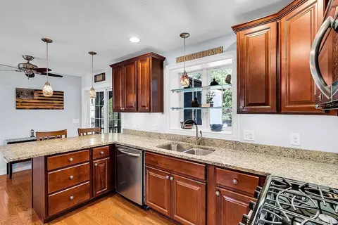 25 Haywood Cir, Mendon, MA 01756 photo 11